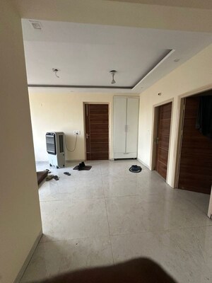 Room in 3 BHK Apartment at Penta Homes, Vip Road – for Sale