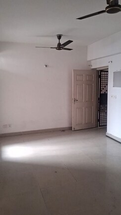 3 BHK + Servant Room Apartment For Rent in Mahagun Moderne