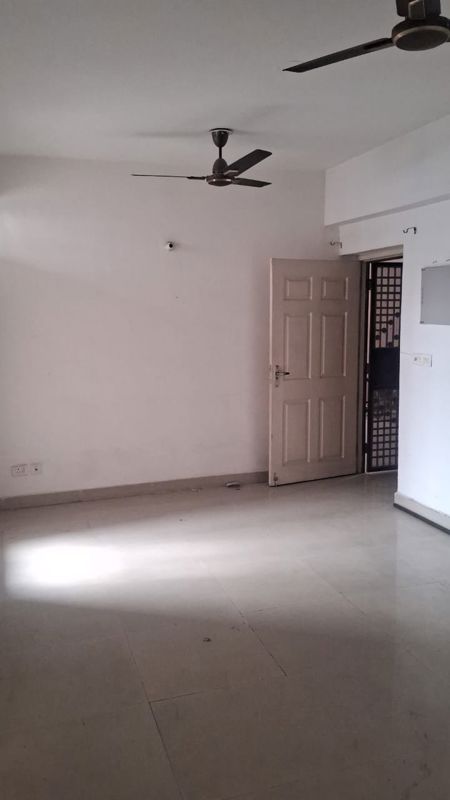 3 BHK + Servant Room Apartment For Rent in Mahagun Moderne