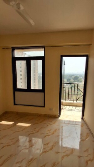 Room in 2 BHK Apartment at Apex Our Homes, Sector 37c – for Rent
