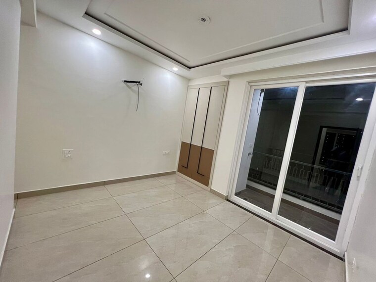 Room, sector 115 3 Bedroom 150 Sq.Yd. Apartment In Sector 115 Mohali 10276244