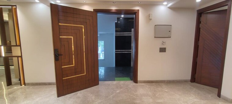 Room, mayfield garden 4 Bedroom 200 Sq.Yd. Builder Floor In Mayfield Garden Gurgaon 10276191