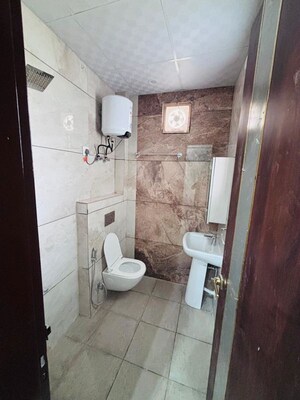 Bathroom in 1 RK Builder Floor at Ameya One, Sector 42 – for Rent