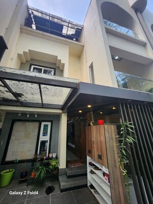 3.5 BHK Villa – Exterior View View at Clover Court, Bund Garden Road - for Rent