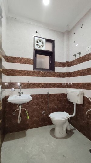Bathroom in 1 BHK Builder Floor at Saket – for Rent