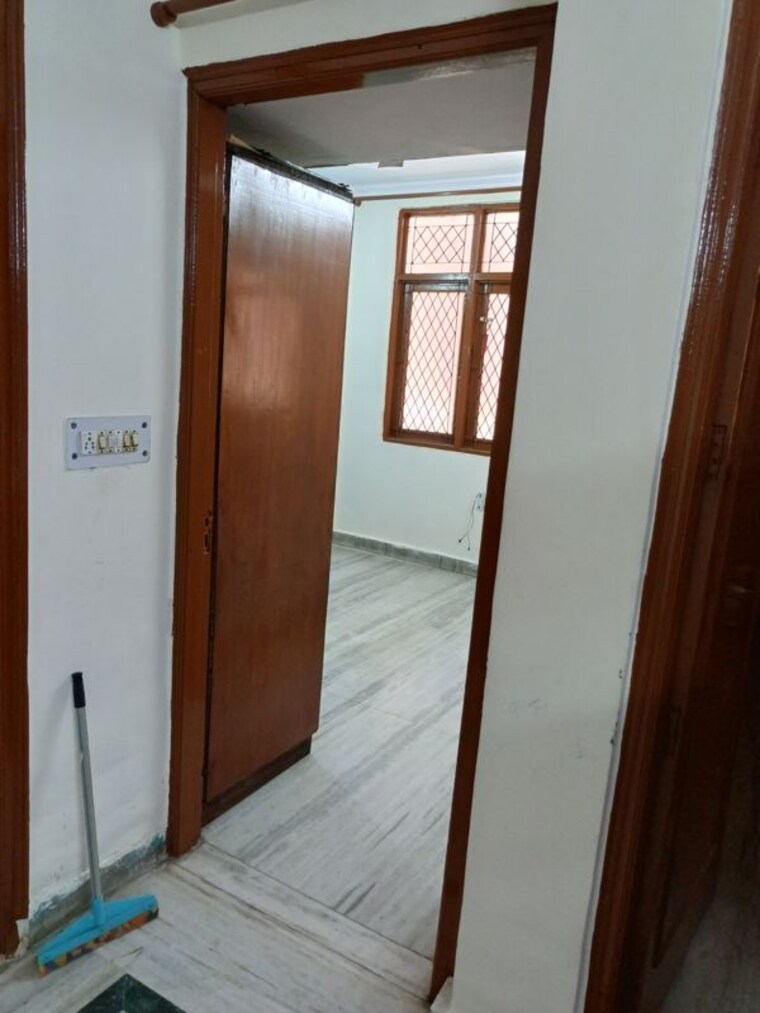 Room, govindpuri 2 Bedroom 60 Sq.Yd. Builder Floor In Govindpuri Delhi 10276307