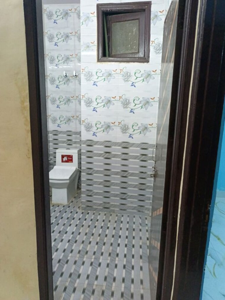 Bathroom, govindpuri 2 Bedroom 60 Sq.Yd. Builder Floor In Govindpuri Delhi 10276321