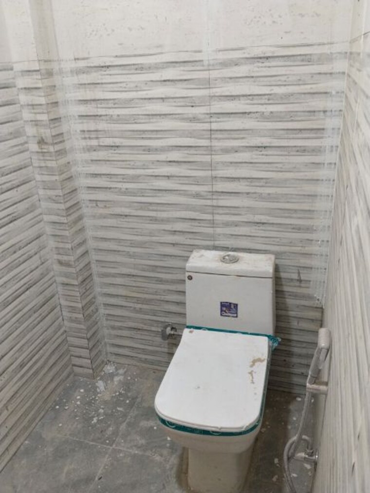 Bathroom, khirki extension 2 Bedroom 85 Sq.Yd. Apartment In Khirki Extension Delhi 10276347