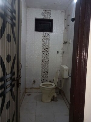 Bathroom in 2 BHK Builder Floor at Rohini Sector 17 – for Rent