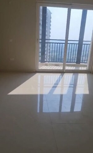 Room in 3 BHK Apartment at Eldeco Live By The Greens, Sector 150 – for Rent