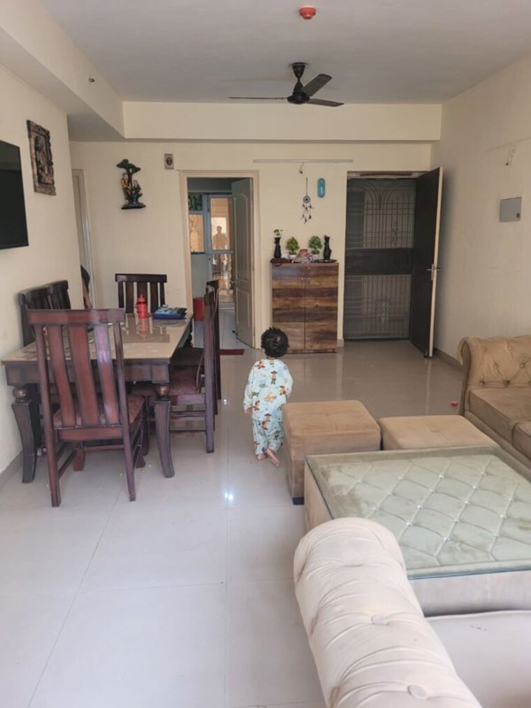 Living Room, paras-tierea 2 Bedroom 1045 Sq.Ft. Apartment In Sector 137 Noida 10276431
