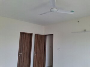 Room in 3 BHK Apartment at Kohinoor Shangrila, Pimpri – for Rent
