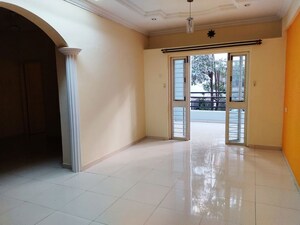Room in 2 BHK Apartment at Harsh Vihar, Aundh – for Rent