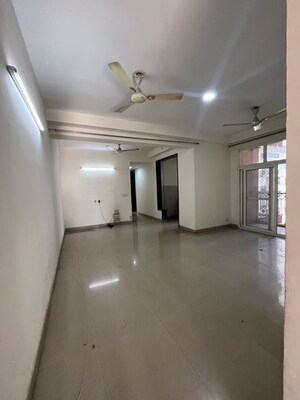 Room in 4 BHK Apartment at Amrapali Heartbeat City, Sector 107 – for Rent