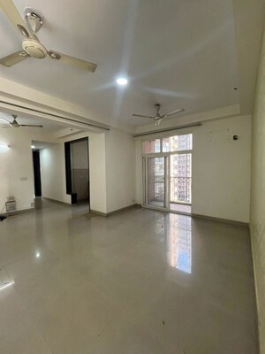 Room in 4 BHK Apartment at Amrapali Heartbeat City, Sector 107 – for Rent