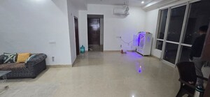 Room in 3.5 BHK Apartment at Jaypee Greens Knight Court, Sector 128 – for Rent