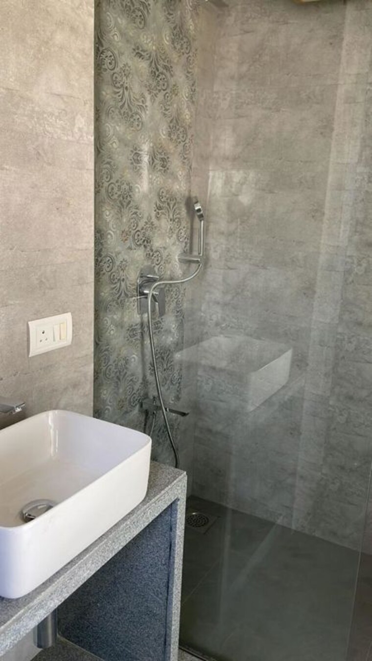 Bathroom, maker-tower 3 Bedroom 1800 Sq.Ft. Apartment In Cuffe Parade Mumbai 10276542