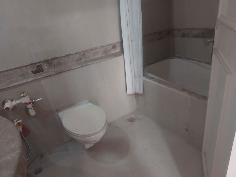 Bathroom, piramal-mahalaxmi 4 Bedroom 1878 Sq.Ft. Apartment In Mahalaxmi Mumbai 10276143