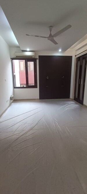 Room in 3 BHK Apartment at Dlf Phase I – for Rent