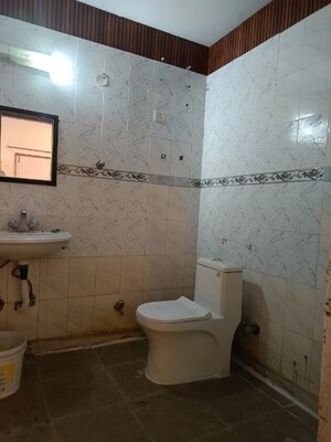 Bathroom in 3 BHK Builder Floor at Uppal Southend, Sector 49 – for Rent