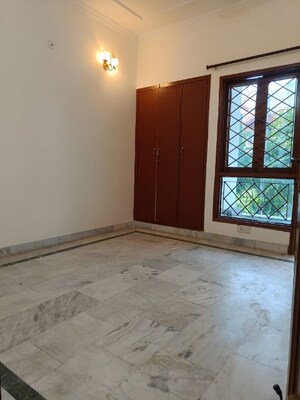 Room in 3 BHK Builder Floor at Uppal Southend, Sector 49 – for Rent