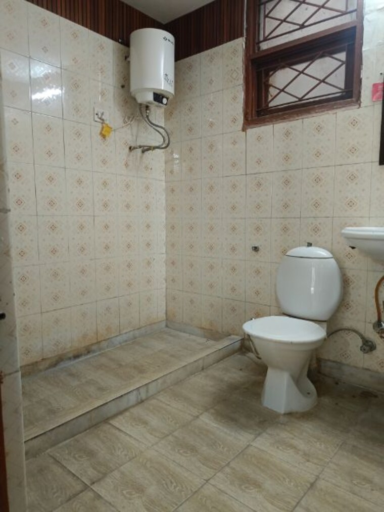 Bathroom, uppal-southend 3 Bedroom 1540 Sq.Ft. Builder Floor In Sector 49 Gurgaon 10276623