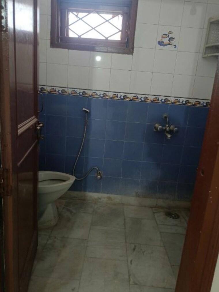 Bathroom, uppal-southend 3 Bedroom 1540 Sq.Ft. Builder Floor In Sector 49 Gurgaon 10276623