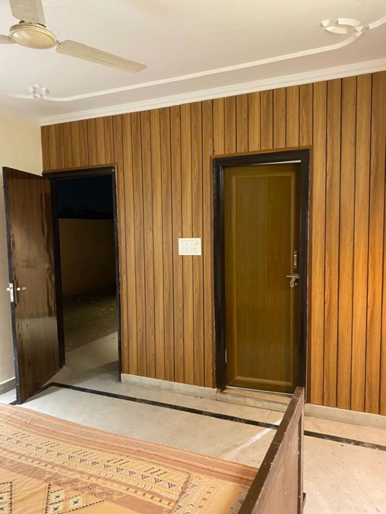 Room, defence colony 3 Bedroom 217 Sq.Yd. Builder Floor In Defence Colony Delhi 10276632