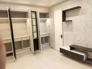 Building Lobby in 3 BHK Builder Floor at Apna Enclave, Sector 4 – for Rent