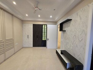 Building Lobby in 3 BHK Builder Floor at Apna Enclave, Sector 4 – for Rent