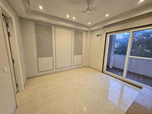 Room in 3 BHK Builder Floor at Apna Enclave, Sector 4 – for Rent