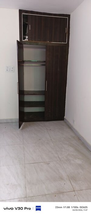 Room in 2 BHK Apartment at Vasundhara Enclave – for Rent