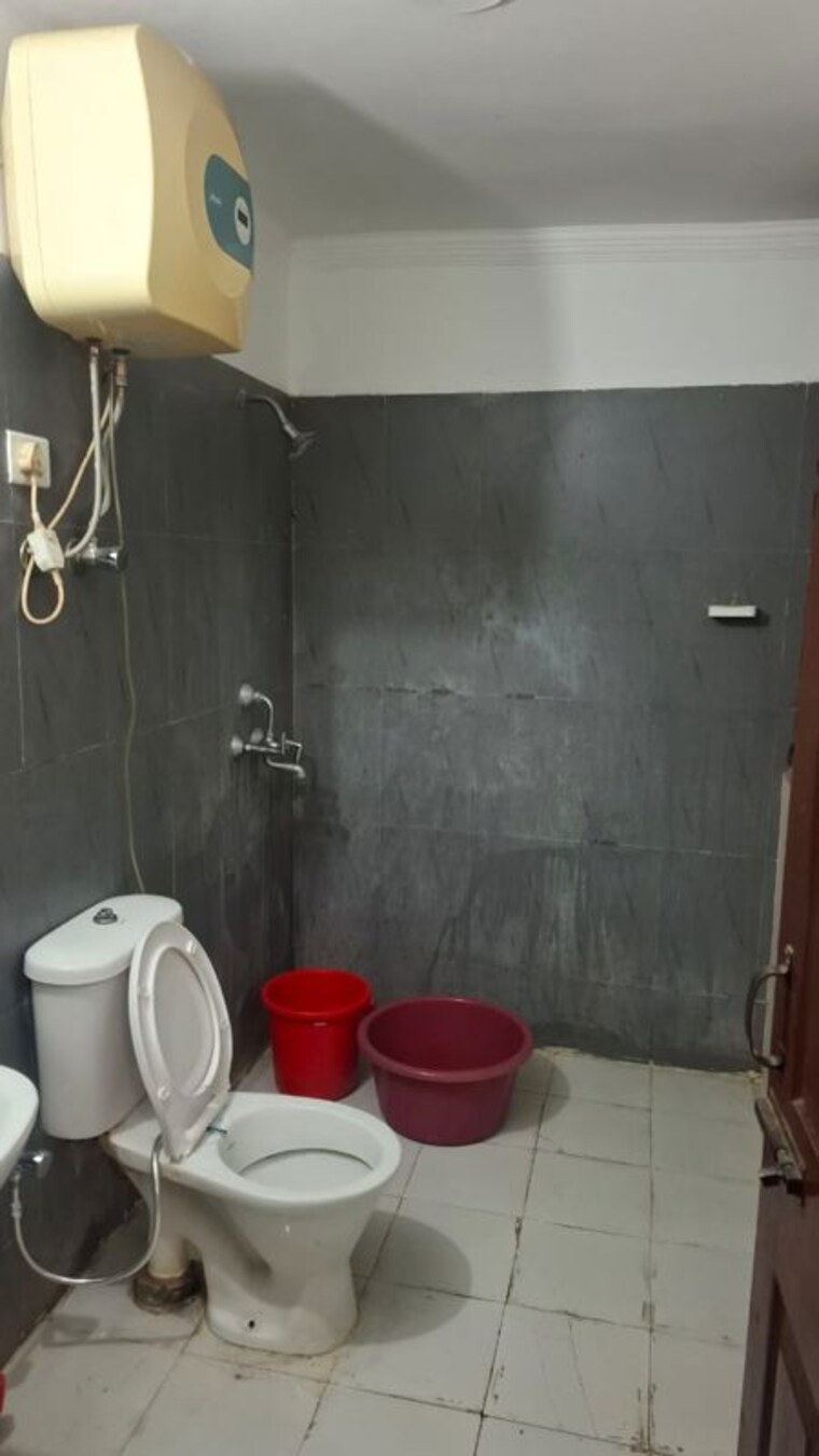 Bathroom, maya-garden-city 1 Bedroom 450 Sq.Ft. Apartment In Lohgarh Zirakpur 10276658
