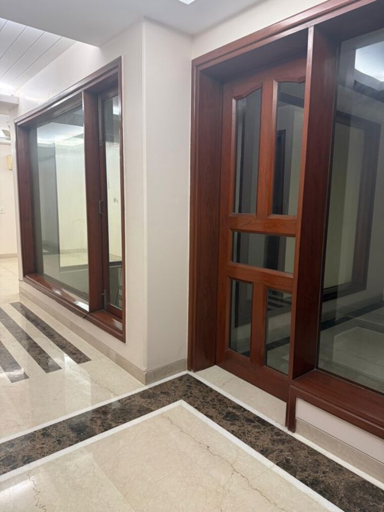 Exterior View, defence colony 3 Bedroom 325 Sq.Yd. Builder Floor In Defence Colony Delhi 10276719