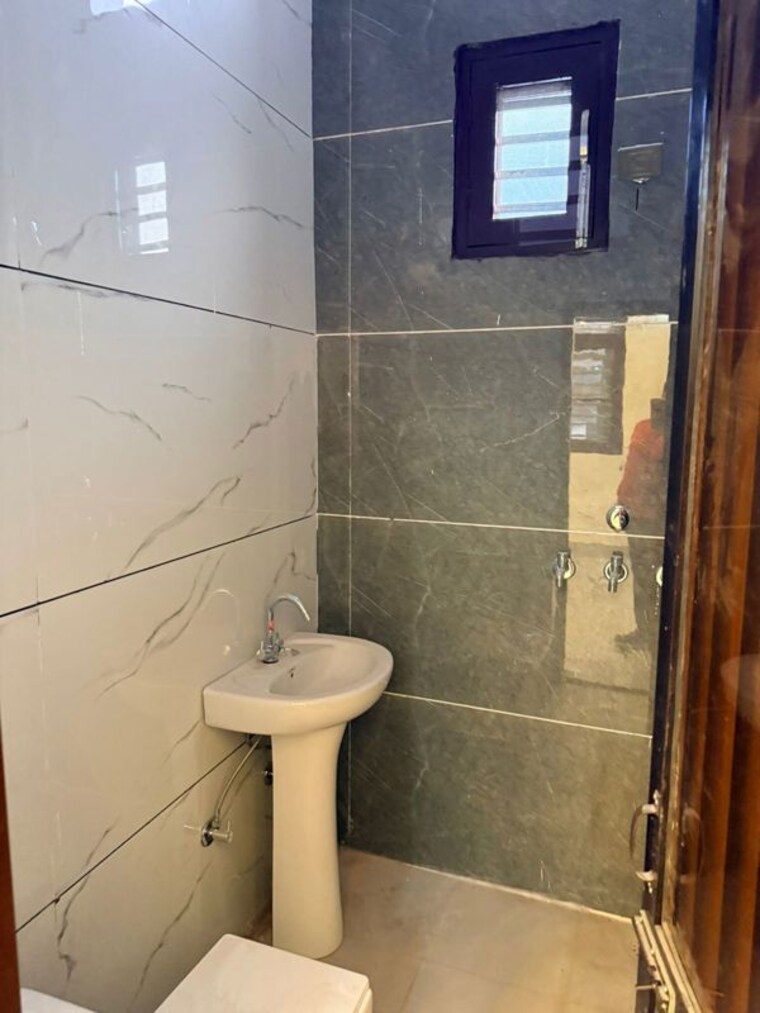 Bathroom, gmada-eco-city 2 Bedroom 150 Sq.Yd. Builder Floor In North Mullanpur Chandigarh 10276747