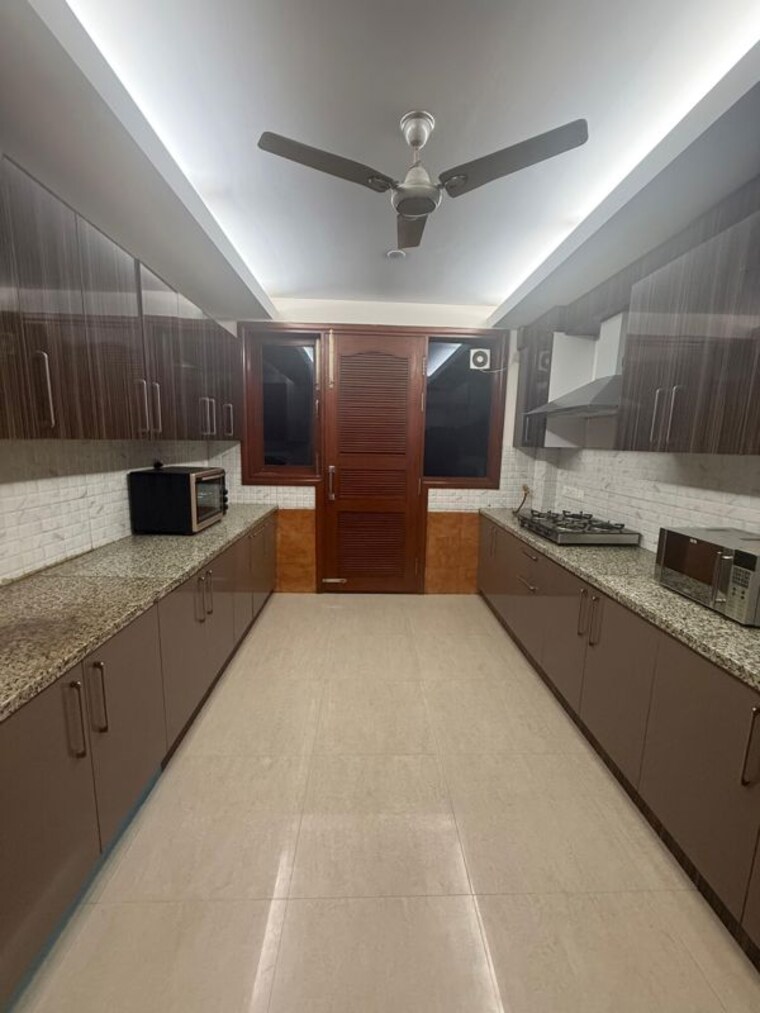 Kitchen, defence colony 4 Bedroom 325 Sq.Yd. Builder Floor In Defence Colony Delhi 10276774