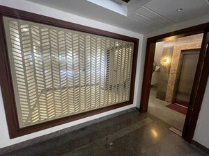 Room in 4 BHK Builder Floor at Dlf Phase I – for Rent