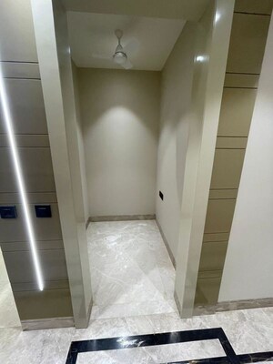 Building Lobby in 4 BHK Builder Floor at Dlf Phase I – for Rent