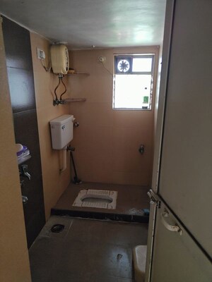 Furnished Amenities in 1.5 BHK Apartment at Ankur Building, Malad West – for Rent