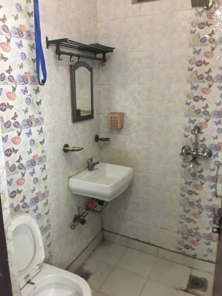 Bathroom, saket 1 RK 350 Sq.Ft. Builder Floor In Saket Delhi 10276827