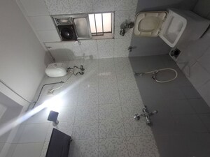 Master Bedroom in 2 BHK Apartment at Sheth Vasant Sagar Complex, Kandivali East – for Rent