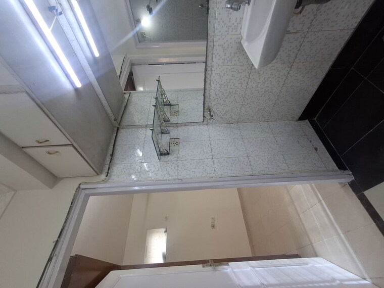 Bathroom, sheth-vasant-sagar-complex 2 Bedroom 696 Sq.Ft. Apartment In Kandivali East Mumbai 10276840
