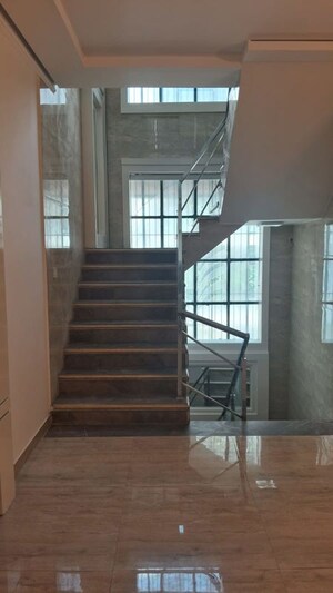 Staircase in 5 BHK Villa at Dlf Phase I – for Rent