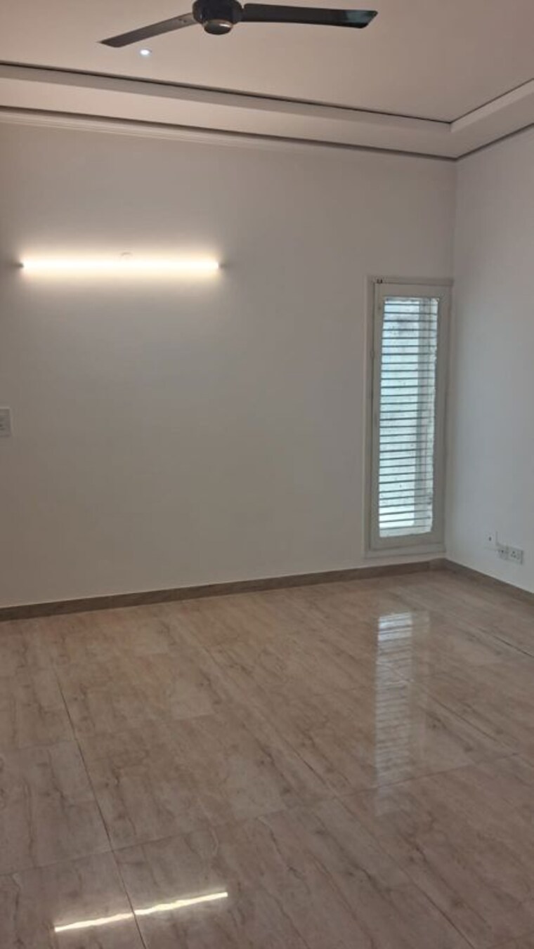 Room, dlf phase i 5 Bedroom 300 Sq.Ft. Villa In Dlf Phase I Gurgaon 10276815