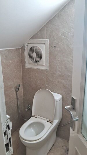 Bathroom in 5 BHK Villa at Dlf Phase I – for Rent