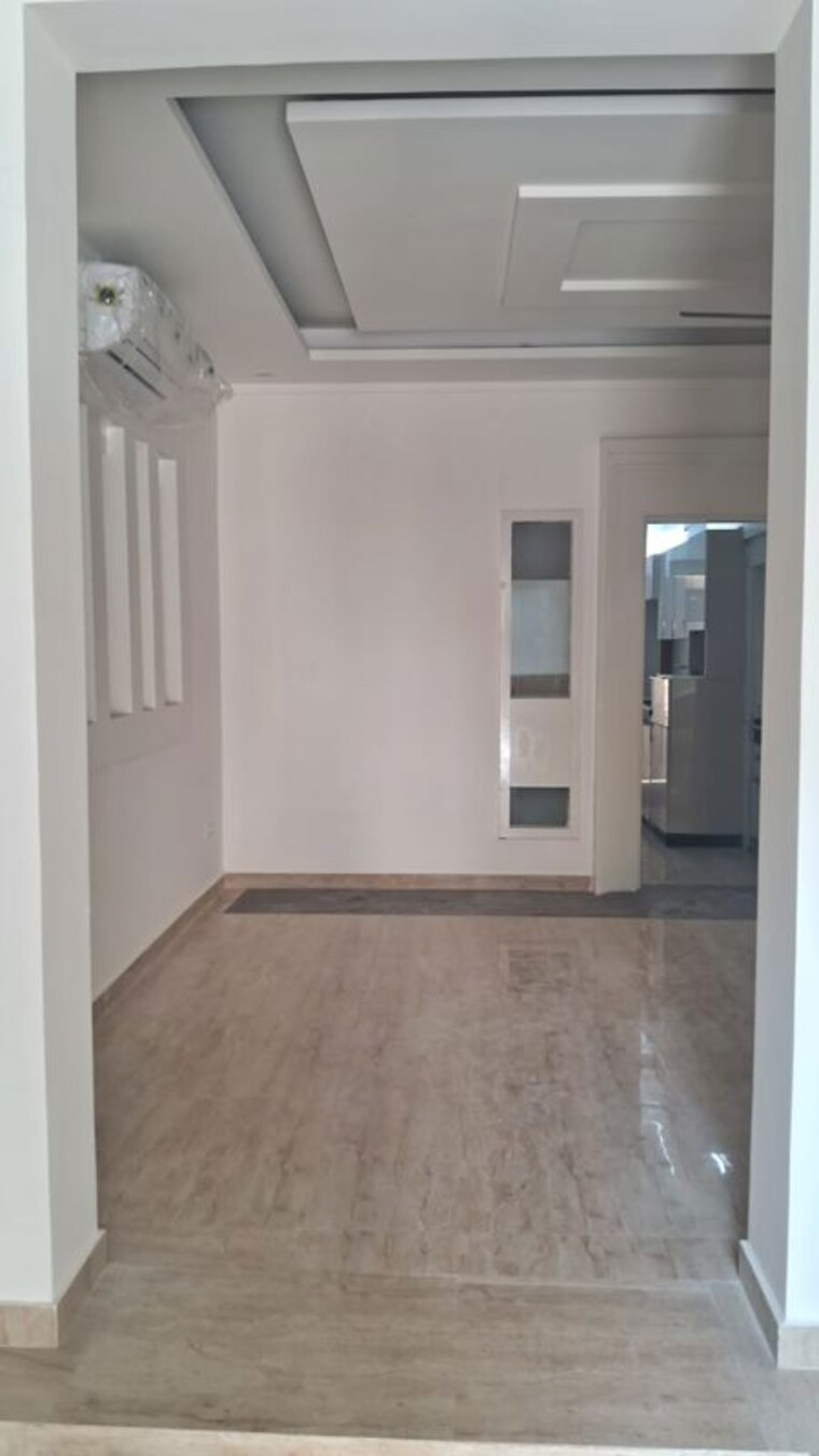 Room, dlf phase i 5 Bedroom 300 Sq.Ft. Villa In Dlf Phase I Gurgaon 10276815