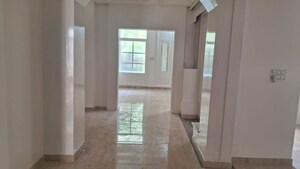 Building Lobby in 5 BHK Villa at Dlf Phase I – for Rent