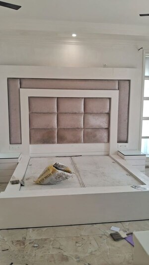 Room in 5 BHK Villa at Dlf Phase I – for Rent