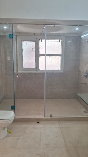 Bathroom in 5 BHK Villa at Dlf Phase I – for Rent