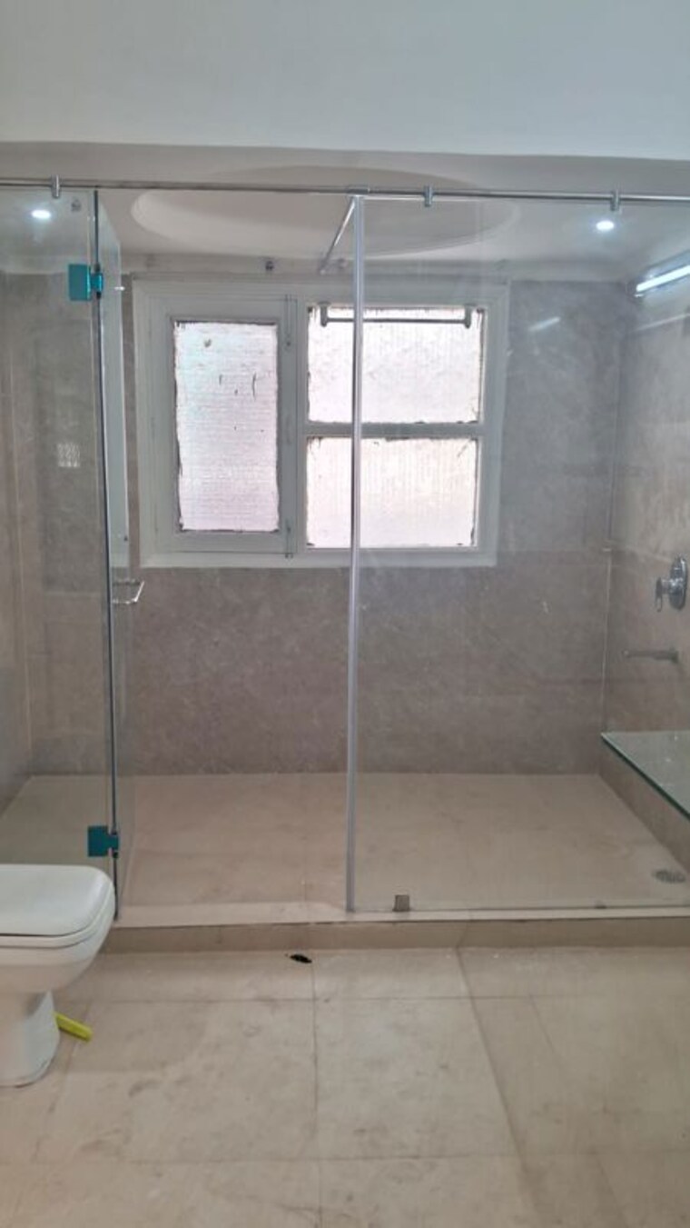 Bathroom, dlf phase i 5 Bedroom 300 Sq.Ft. Villa In Dlf Phase I Gurgaon 10276815